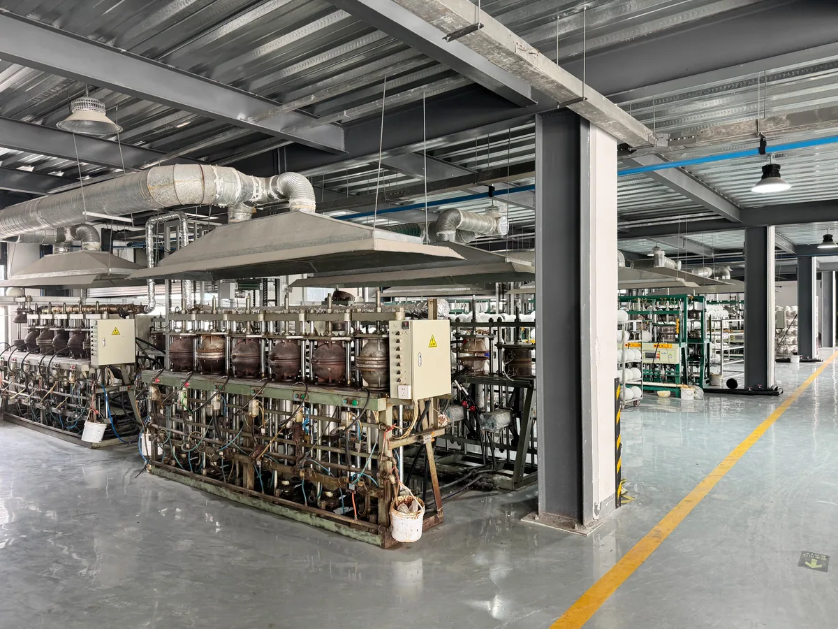 Water-filled carcass vulcanizing equipment